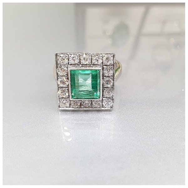 https://ekszeraukcio-product.s3.eu-central-1.amazonaws.com/094feeb3-e02a-4bfe-922b-84e7e7517c0a_thumbnail