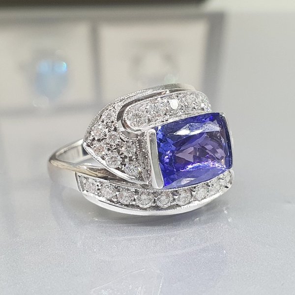 https://ekszeraukcio-product.s3.eu-central-1.amazonaws.com/0acf0ece-2428-45b9-ba47-8864d0b7a9f7_thumbnail