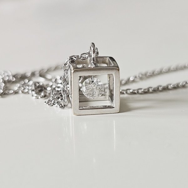 https://ekszeraukcio-product.s3.eu-central-1.amazonaws.com/1e3bdc30-a621-413c-b3f1-2d1cbe4453c5_thumbnail