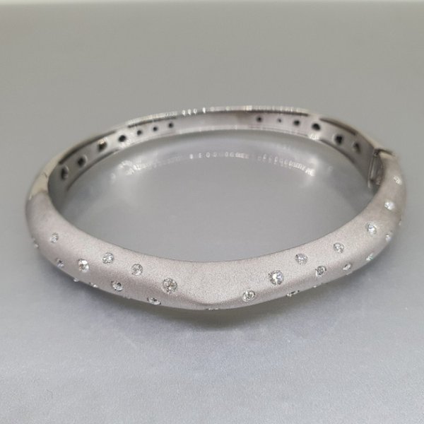 https://ekszeraukcio-product.s3.eu-central-1.amazonaws.com/25ad6b42-3df2-459e-826c-f40a11c284ec_thumbnail
