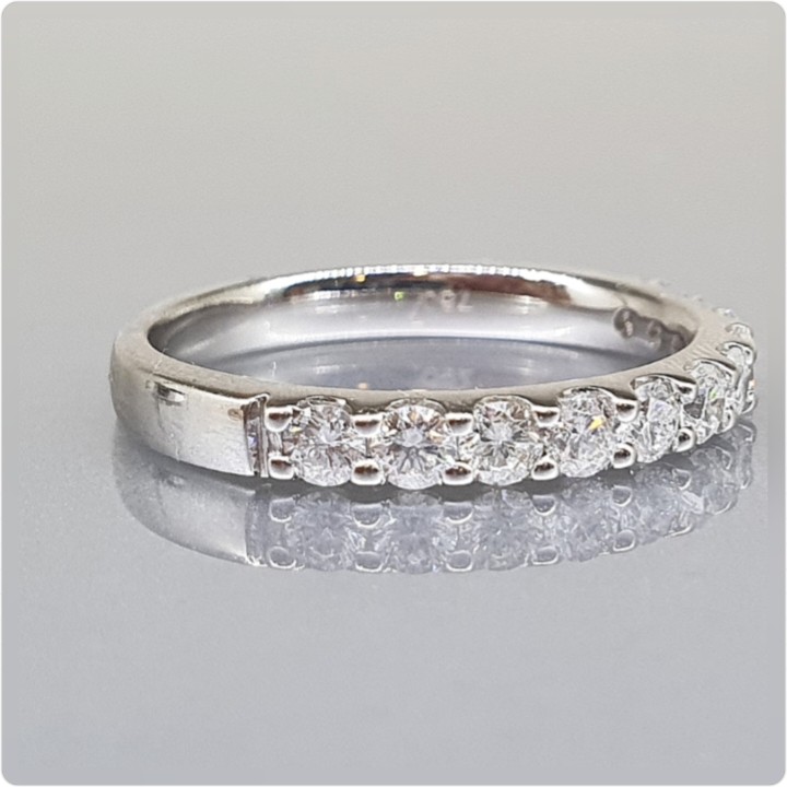 https://ekszeraukcio-product.s3.eu-central-1.amazonaws.com/3e97ae21-85b7-4bef-96ab-413b780a58fb