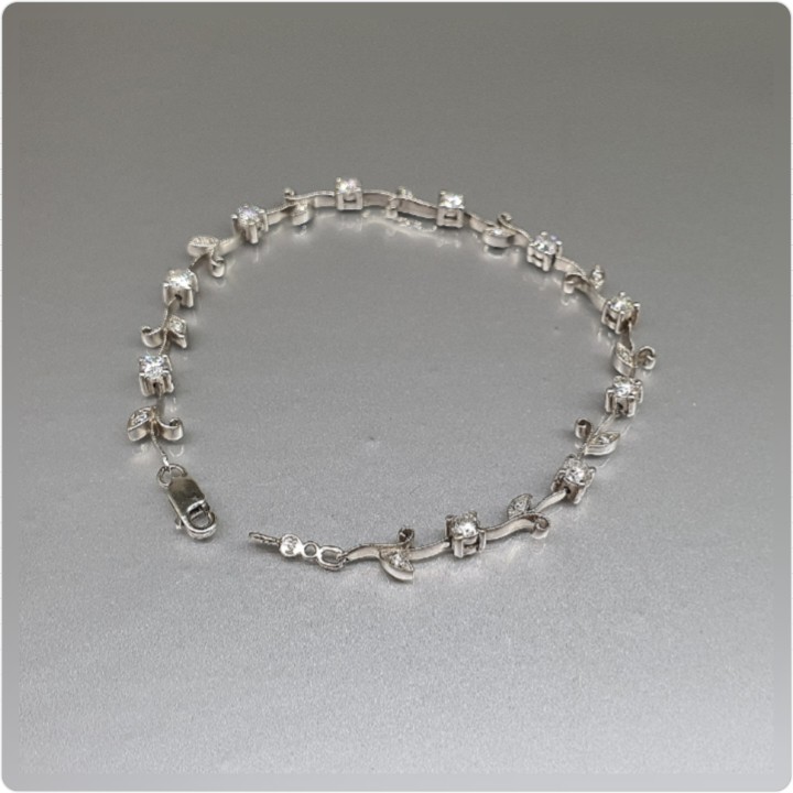 https://ekszeraukcio-product.s3.eu-central-1.amazonaws.com/4fb8a7d3-ce23-4666-bb20-f539491ac5af
