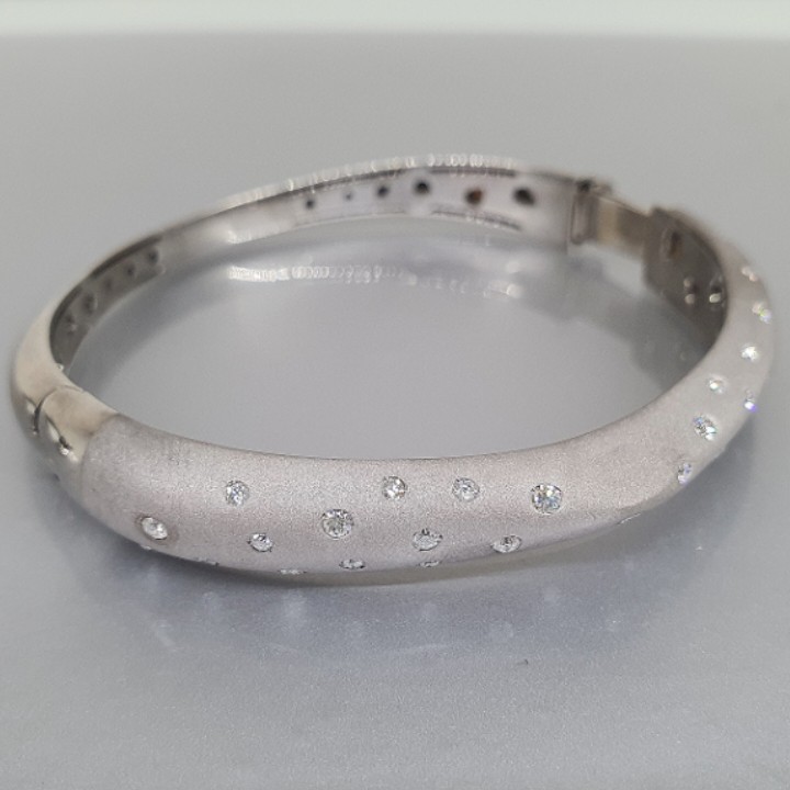 https://ekszeraukcio-product.s3.eu-central-1.amazonaws.com/5b2625f8-39e3-4690-85f1-e0cca24ad1b2