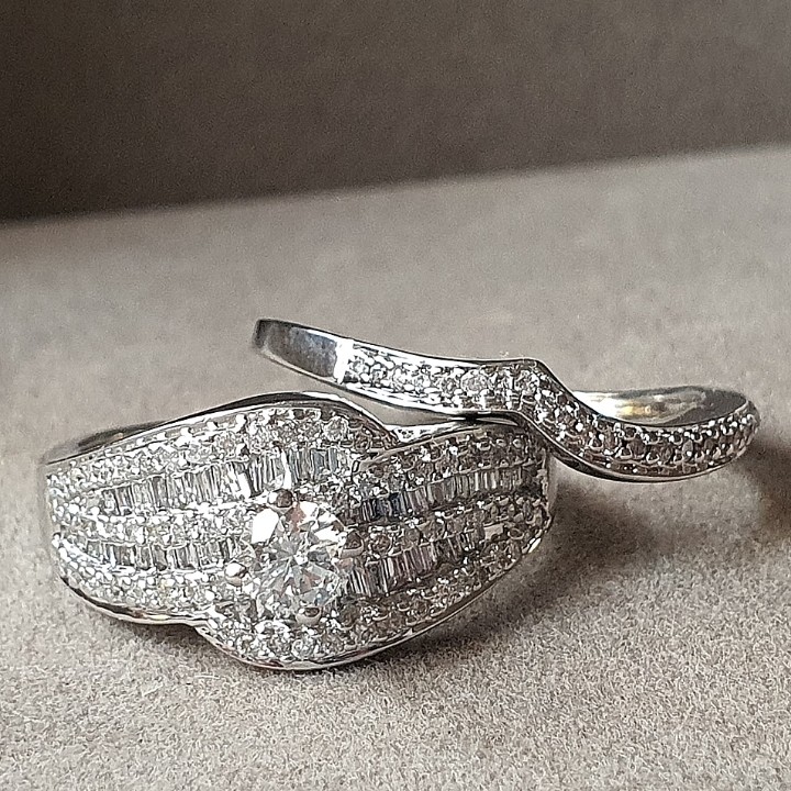 https://ekszeraukcio-product.s3.eu-central-1.amazonaws.com/5c542259-71aa-4143-8ab7-9bab4275a76d