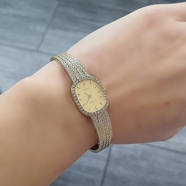 https://ekszeraukcio-product.s3.eu-central-1.amazonaws.com/6e2e37b3-2633-49fd-82cb-c53e730ac386_thumbnail
