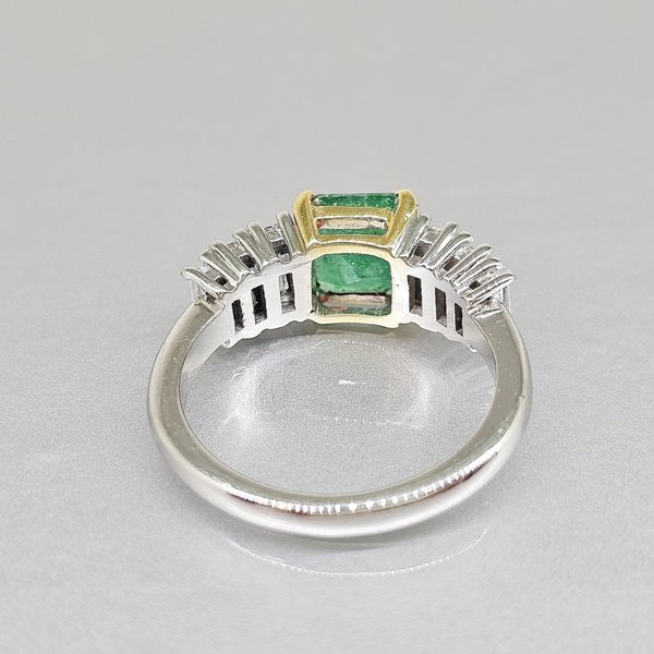 https://ekszeraukcio-product.s3.eu-central-1.amazonaws.com/6f4253b1-6ad6-41a9-ad9e-70d8b16de5f6_thumbnail