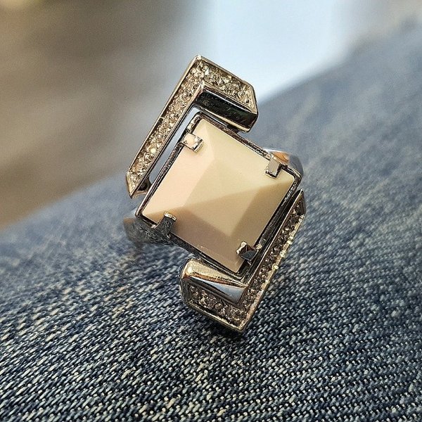https://ekszeraukcio-product.s3.eu-central-1.amazonaws.com/735ef249-2ce7-4454-a189-eb37301cc7c0_thumbnail