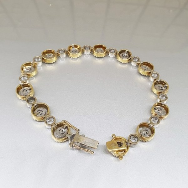 https://ekszeraukcio-product.s3.eu-central-1.amazonaws.com/8217ef2d-87c3-4ca2-a025-8f587fbba698_thumbnail