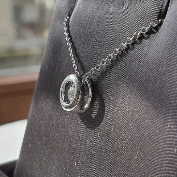 https://ekszeraukcio-product.s3.eu-central-1.amazonaws.com/844dca65-b937-4bea-97d5-93c0f78b3b39