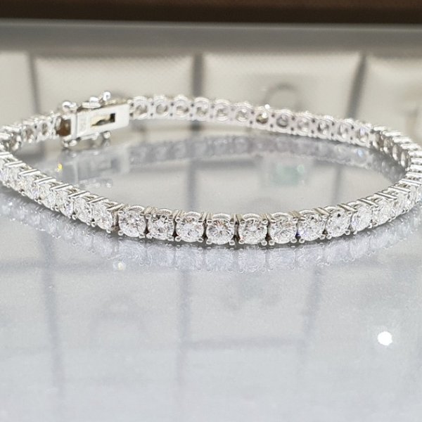 https://ekszeraukcio-product.s3.eu-central-1.amazonaws.com/8ac80f60-4eeb-4ab9-b4ad-78bc10991c64_thumbnail