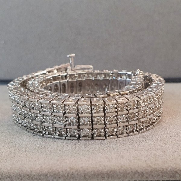 https://ekszeraukcio-product.s3.eu-central-1.amazonaws.com/92e9bb19-c68c-4146-ac3a-9f6994427e19_thumbnail