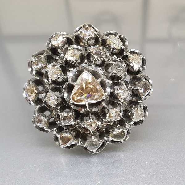 https://ekszeraukcio-product.s3.eu-central-1.amazonaws.com/94eaaa03-f3c6-44fa-9d5b-c8a2d64b30f3_thumbnail