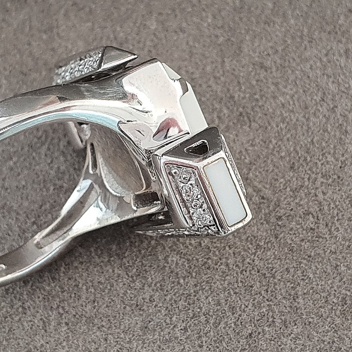 https://ekszeraukcio-product.s3.eu-central-1.amazonaws.com/965df31c-fdc8-4ff3-9e43-e68bf864b92d