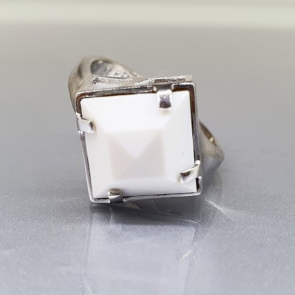 https://ekszeraukcio-product.s3.eu-central-1.amazonaws.com/9c5d1c23-f6c7-496d-a2df-7a5a475b742b_thumbnail