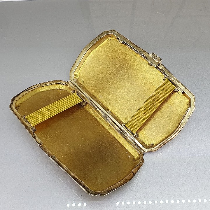 https://ekszeraukcio-product.s3.eu-central-1.amazonaws.com/a9d1af99-c6b9-4ace-ab74-a98727360c16