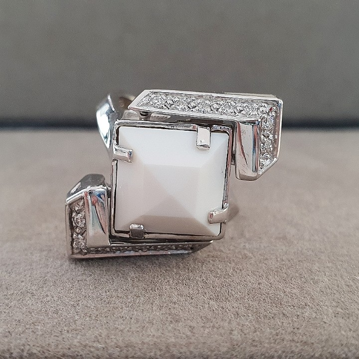 https://ekszeraukcio-product.s3.eu-central-1.amazonaws.com/ae7c3d85-7155-4580-b131-25abc8bca59c