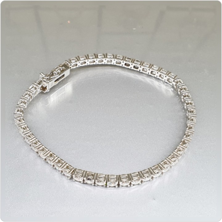 https://ekszeraukcio-product.s3.eu-central-1.amazonaws.com/b2c8c4f3-d891-4118-94ba-0a728ee7675f