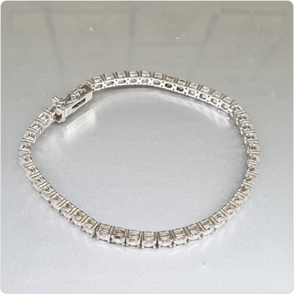 https://ekszeraukcio-product.s3.eu-central-1.amazonaws.com/b2c8c4f3-d891-4118-94ba-0a728ee7675f_thumbnail