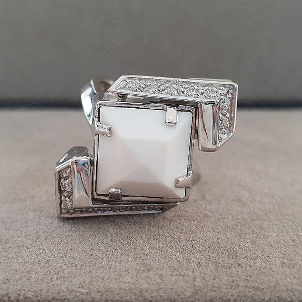https://ekszeraukcio-product.s3.eu-central-1.amazonaws.com/b307c5bf-acd2-44e4-ad44-ad4d6b2a855e_thumbnail