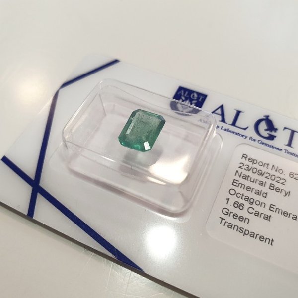 https://ekszeraukcio-product.s3.eu-central-1.amazonaws.com/b47f9e95-2fb7-42d2-9c7b-b30947798904_thumbnail