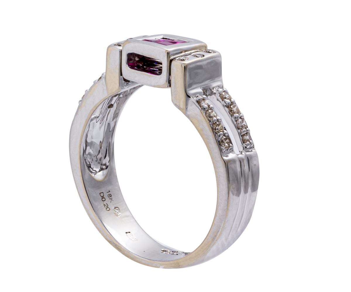 https://ekszeraukcio-product.s3.eu-central-1.amazonaws.com/b5ed642a-d886-40ca-952a-2d2d7ca94d63