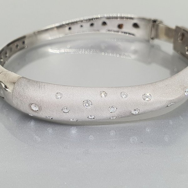 https://ekszeraukcio-product.s3.eu-central-1.amazonaws.com/b708560f-453d-4e40-af81-148a199cff28_thumbnail