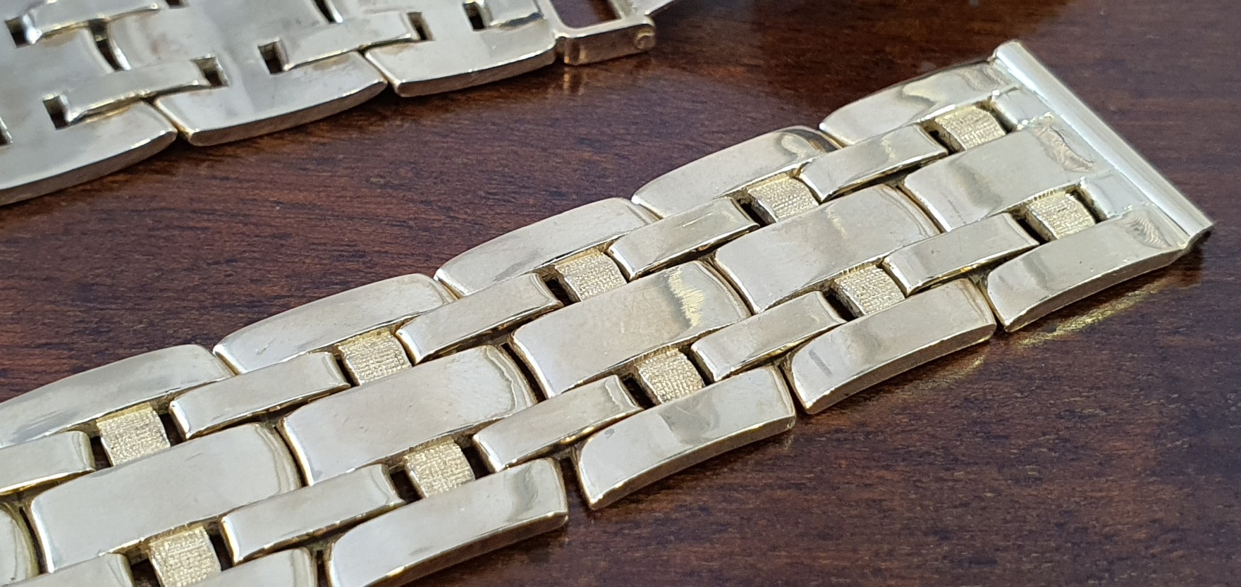 https://ekszeraukcio-product.s3.eu-central-1.amazonaws.com/cedb18da-ad08-4c0e-b947-04176f17452d
