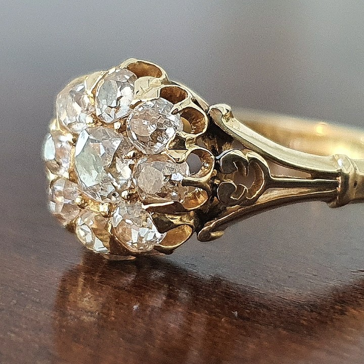 https://ekszeraukcio-product.s3.eu-central-1.amazonaws.com/f3ed6716-626a-401d-a7ed-85c2a71b2357
